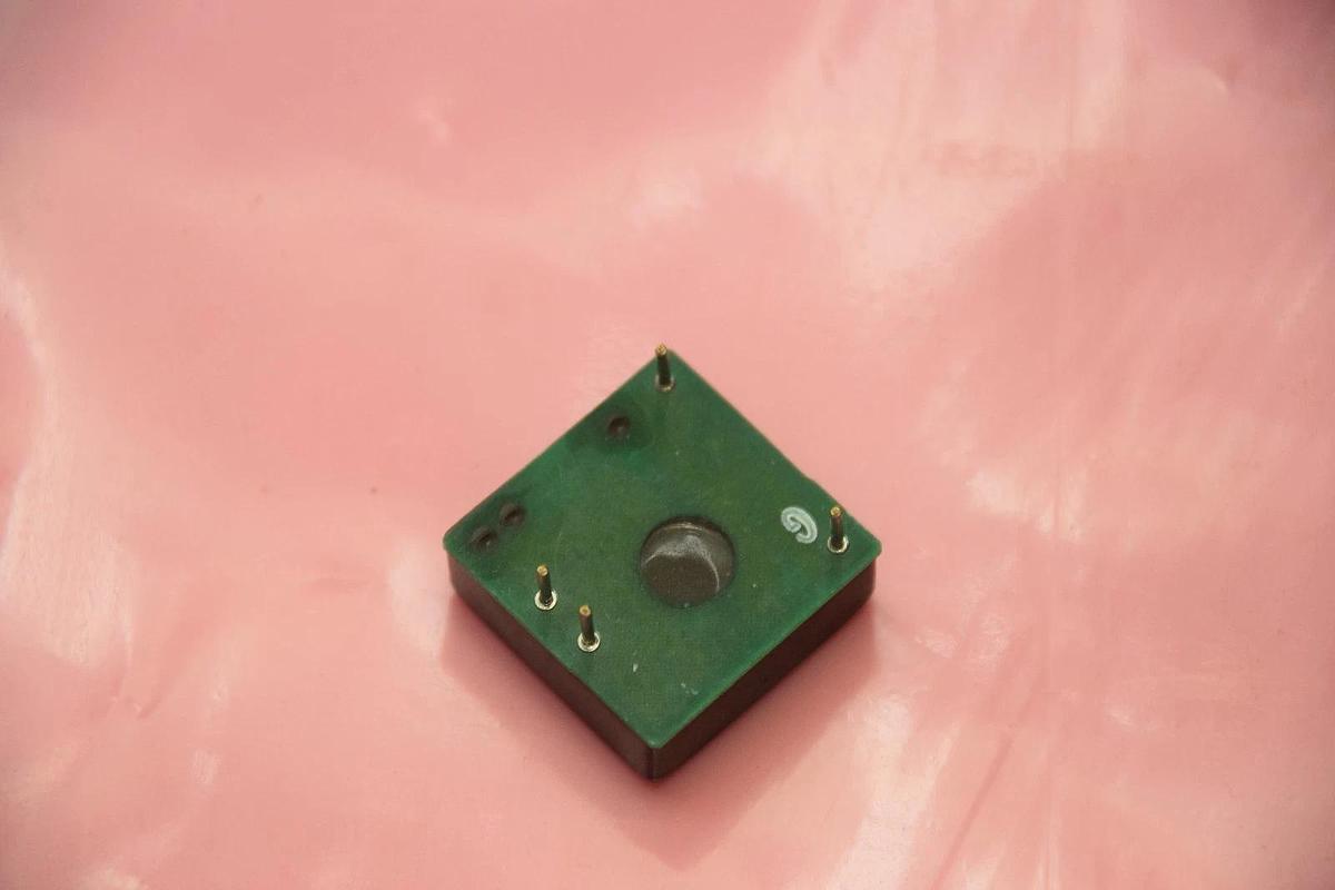 DATEL UWR-12/420-D24 DC/DC converter Switching Regulator Module 5W 24V-12V (New)