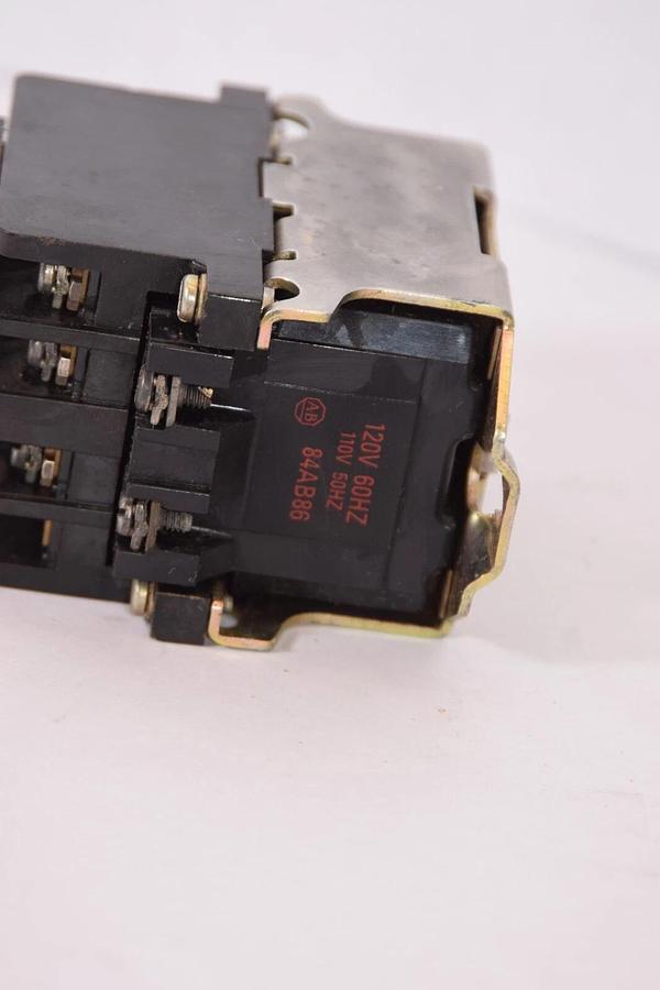 Used ALLEN BRADLEY 700-NB400A1 Series C Type N Relay 120V Coil