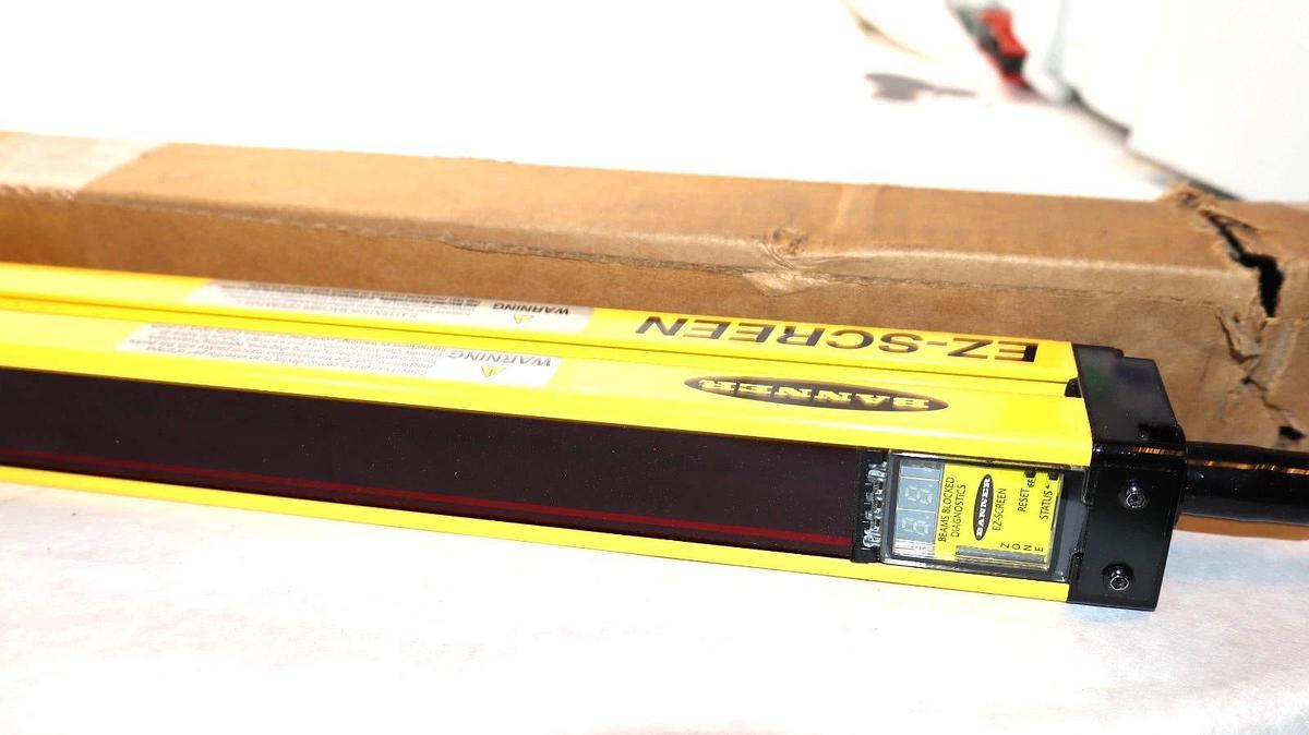 Banner SLSR14-900Q8 EZ-Screen Receiver Safety Light Curtain (New)