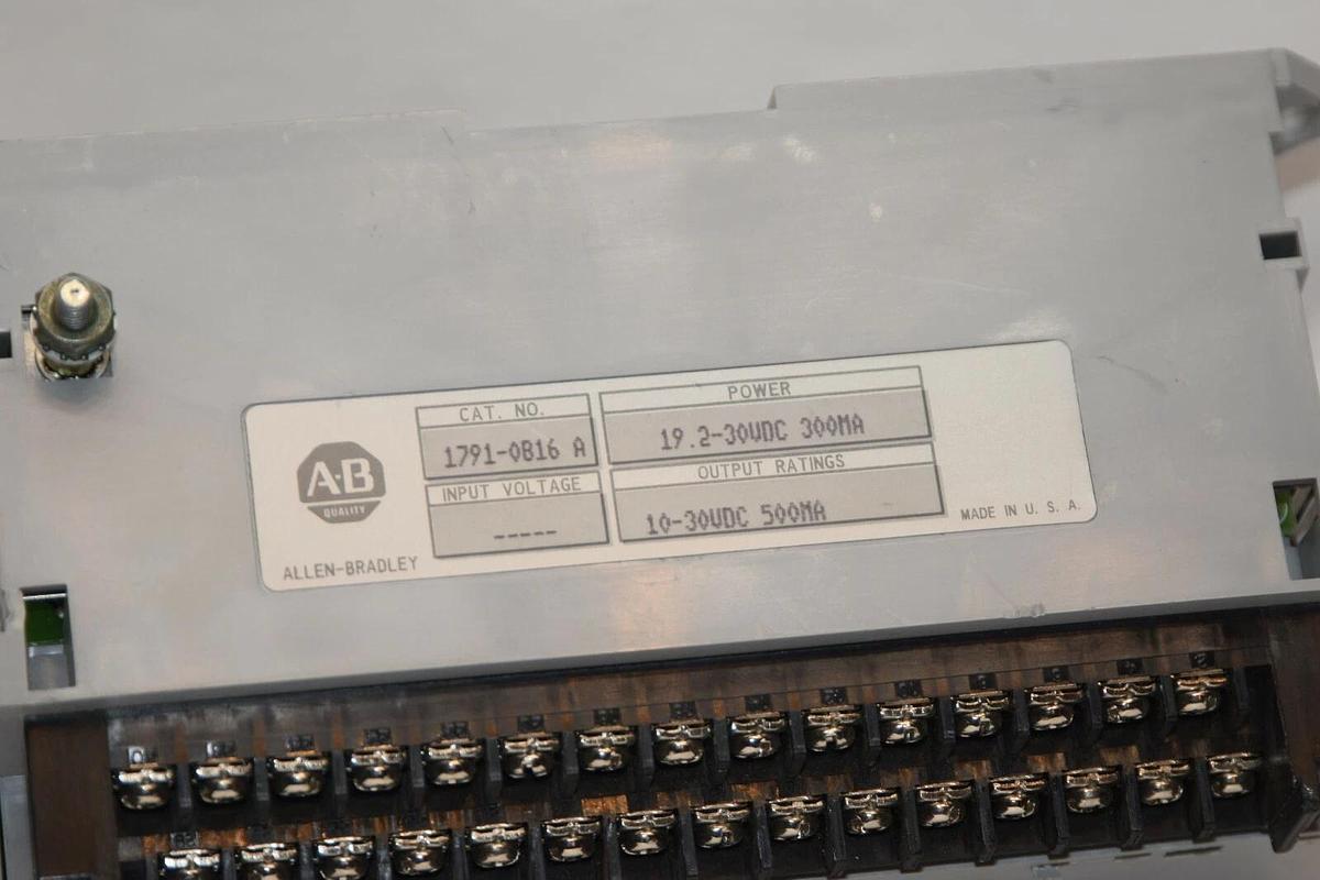 Used ALLEN BRADLEY 1791-0B16 A 19.2-30Vdc 300Ma Output Module *Damaged Cover Tab*