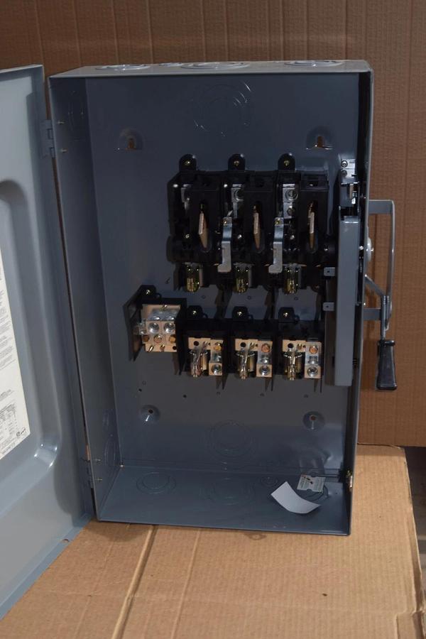 (NEW) SQUARE D D324N 200A 200 Amp Ser F01 General Duty Safety Switch