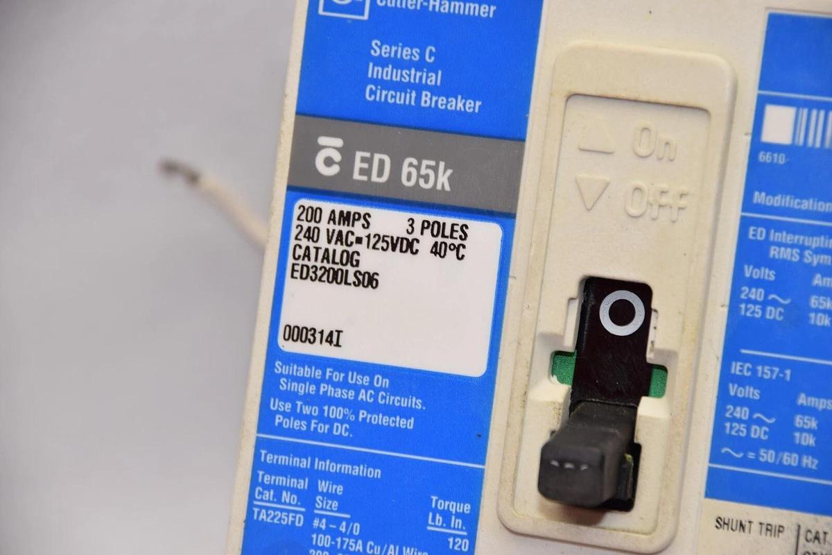 Used CUTLER HAMMER Ser C Industrial Circuit Breaker ED3200LS06 200 Amp 200a 240v 3p