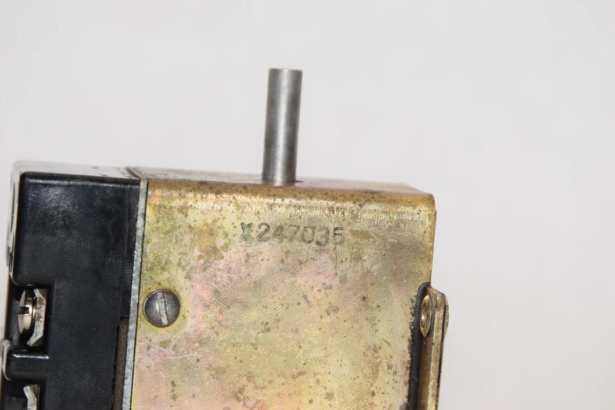 Used ALLEN BRADLEY 1496 X247035 10A Non-Inductive Pilot Duty Timer