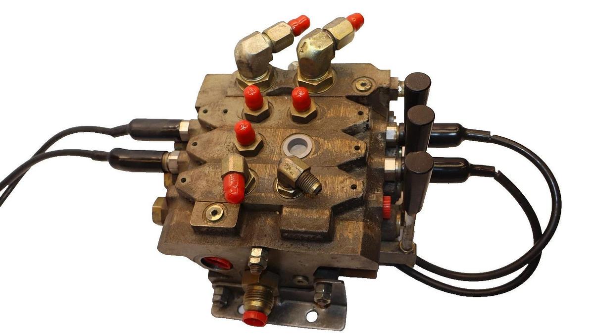 Used Altec 3 Hydraulic Valve 3 Spool Valve Block DB5195.800 8220 4009 8178