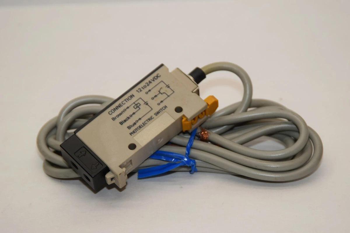 (NEW) OMRON E3XR-C4 E3XRC4 12-24Vdc Photoelectric Switch