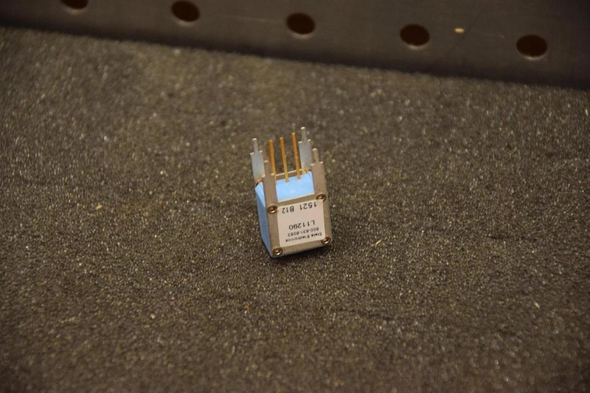 STATE ELECTRONICS L11290 1521 B12 VA389-100K ohms POTENTIOMETER NEW