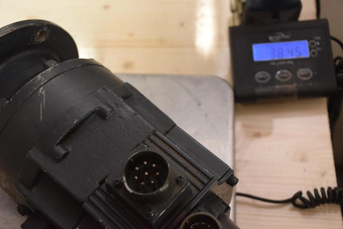 Used Mitsubishi HC-SFS52G1 0.5kW AC Servo Motor with Cyclo Drive CNVM-4105-11