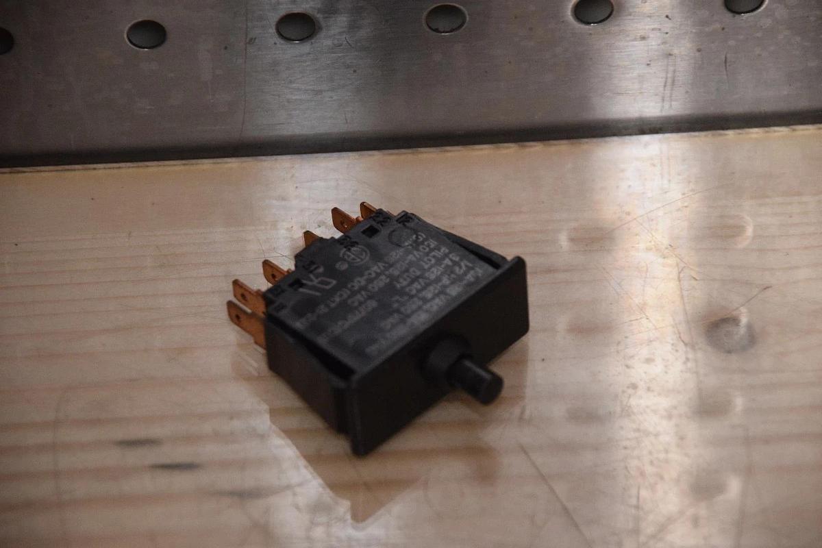 Micro Switch WW4K00D-D7, WW4K00D-D7, BASIC SWITCH 15AMP-125VAC 10AMP-250VAC