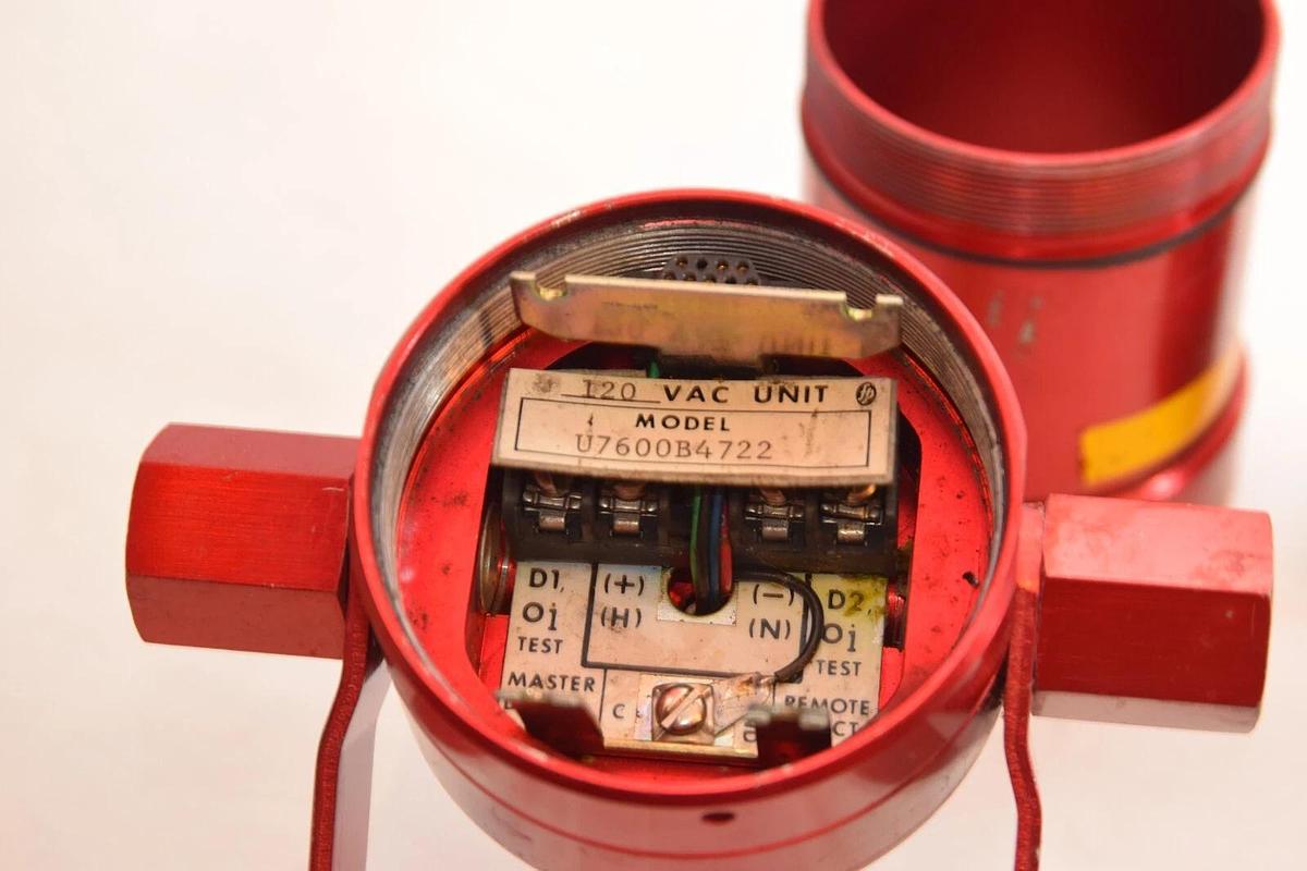 Used Det-tronics UV Fire Detector Controller  U7600B4722  U7600 B4722 120V