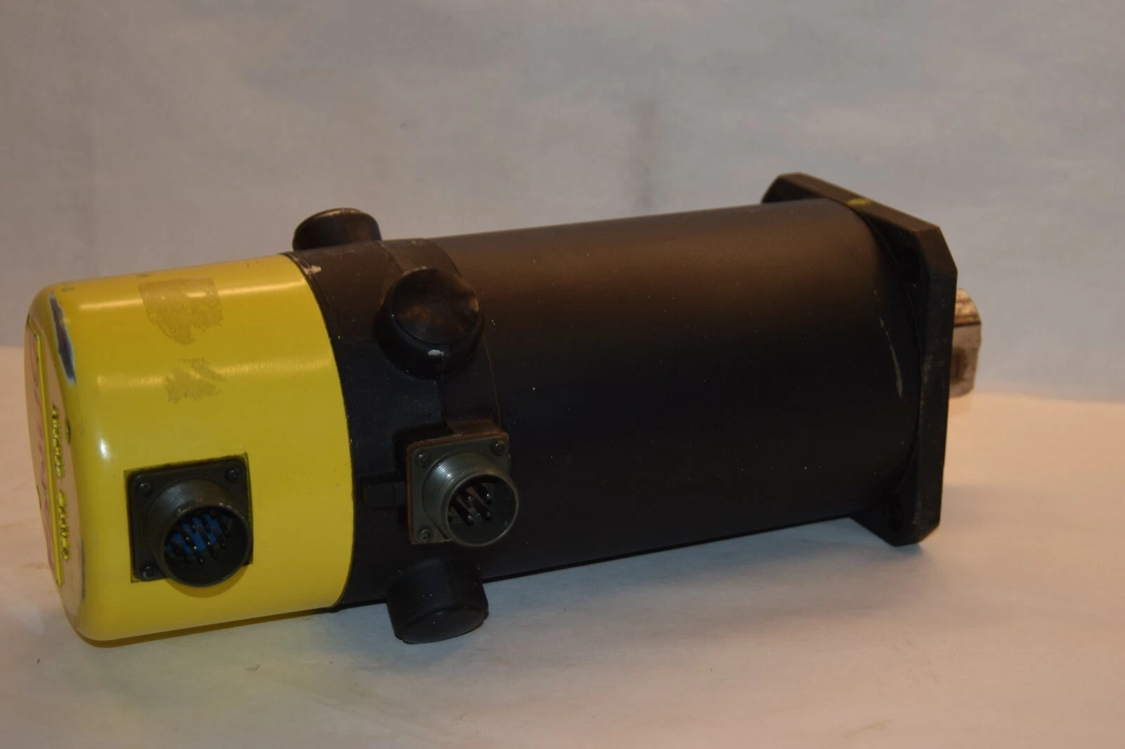 Used FANUC DC Servo Motor 5M A06B-0642-B011 2000N 151V