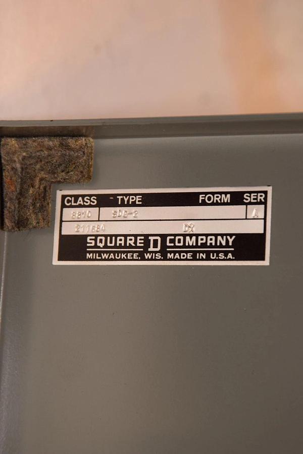 Used SQUARE D 8810 SDG-2 Enclosure w/ Reversing Contactor Size 2 8810 SD0-2  220/240v