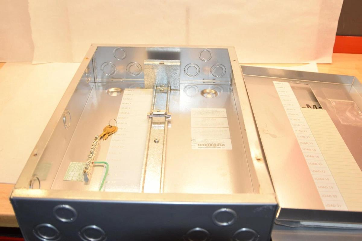 (NEW) JUNO LIGHTING CLS21 2185981 SP3110-06 Lighting sub-panel 21 Circuit 480V