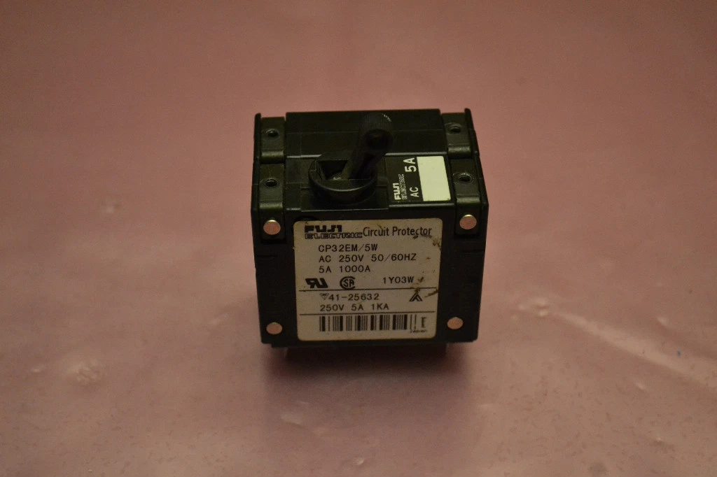 Used FUJI ELECTRIC CP32EM/5W CP32M 5W 5A 5 A 5AMPS 250V 250 V