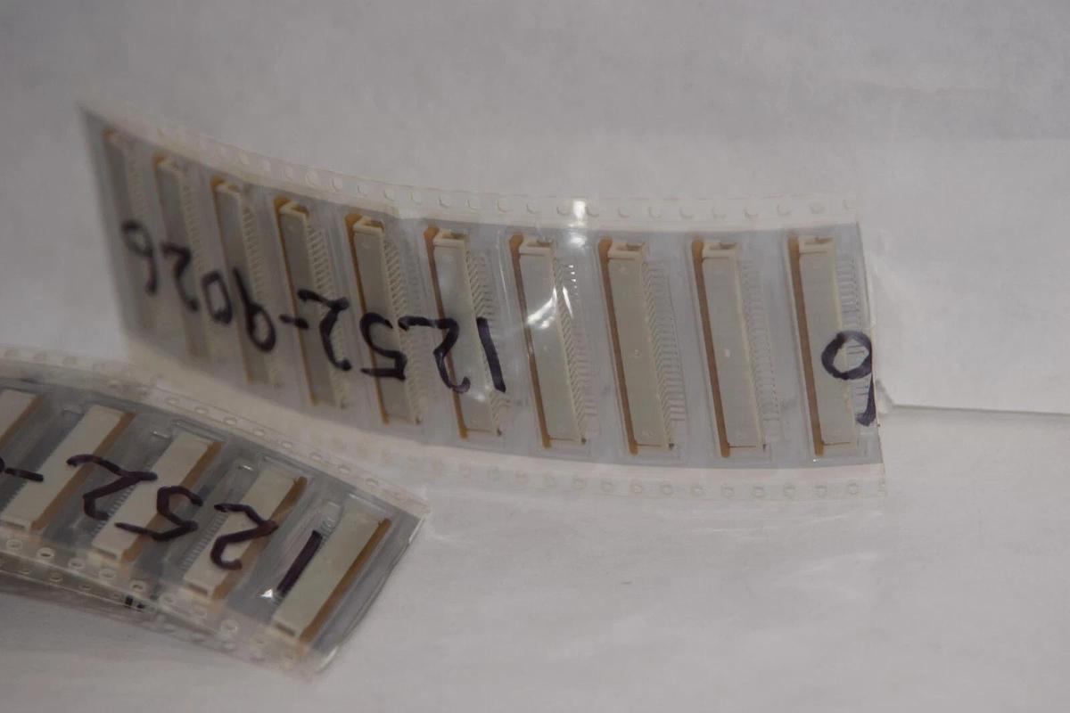 (NEW - Lot of 30) 52271-2490 Connector 1x24 Pin FFC/FPC R/A Bottom Contact Style