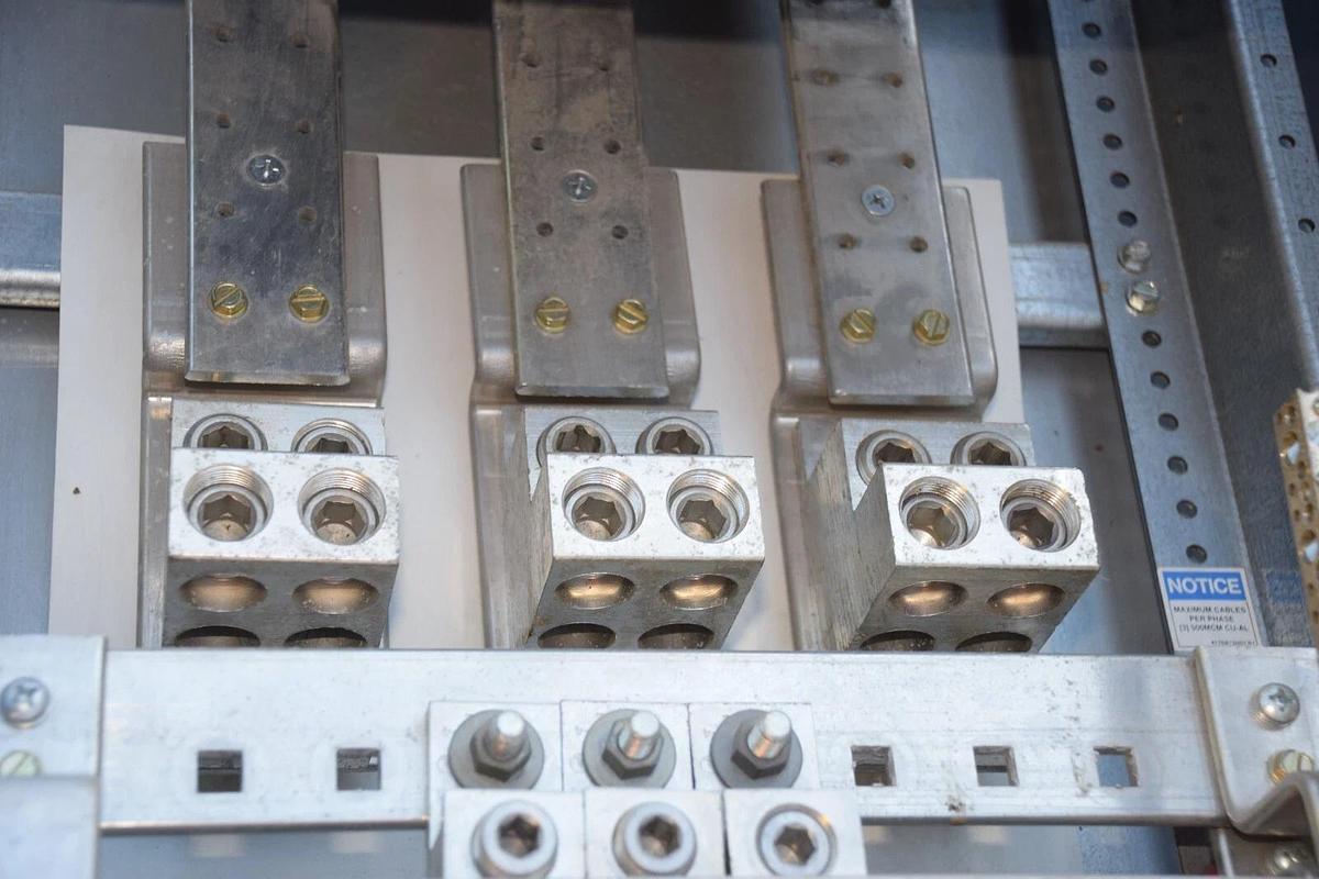 Used Cutler-Hammer 800A Panelboard Pow-R-Line PRL4b 480/277v 800 Amp 3ph 4w Typ 1