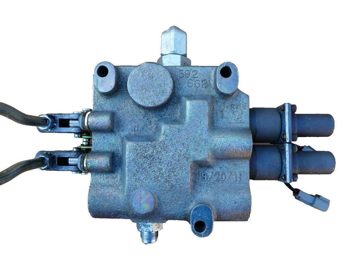 Used Altec 990660042, RH2LL Hydraulic Valve Block 2 Spool Manual lever Control Valve