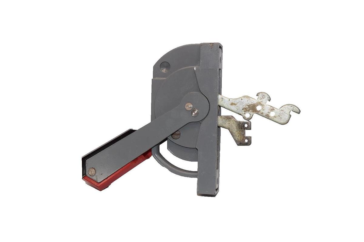 Used Allen Bradley 1494V Disconnect Handle *Chipped*