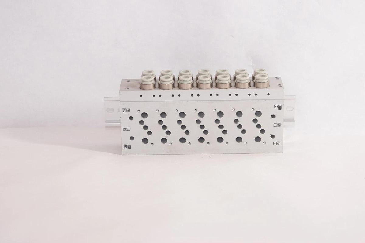 (NEW) SMC VV5QZ35-07C8-D VV5QZ3507C8D VV5QZ35 07C8 D Manifold