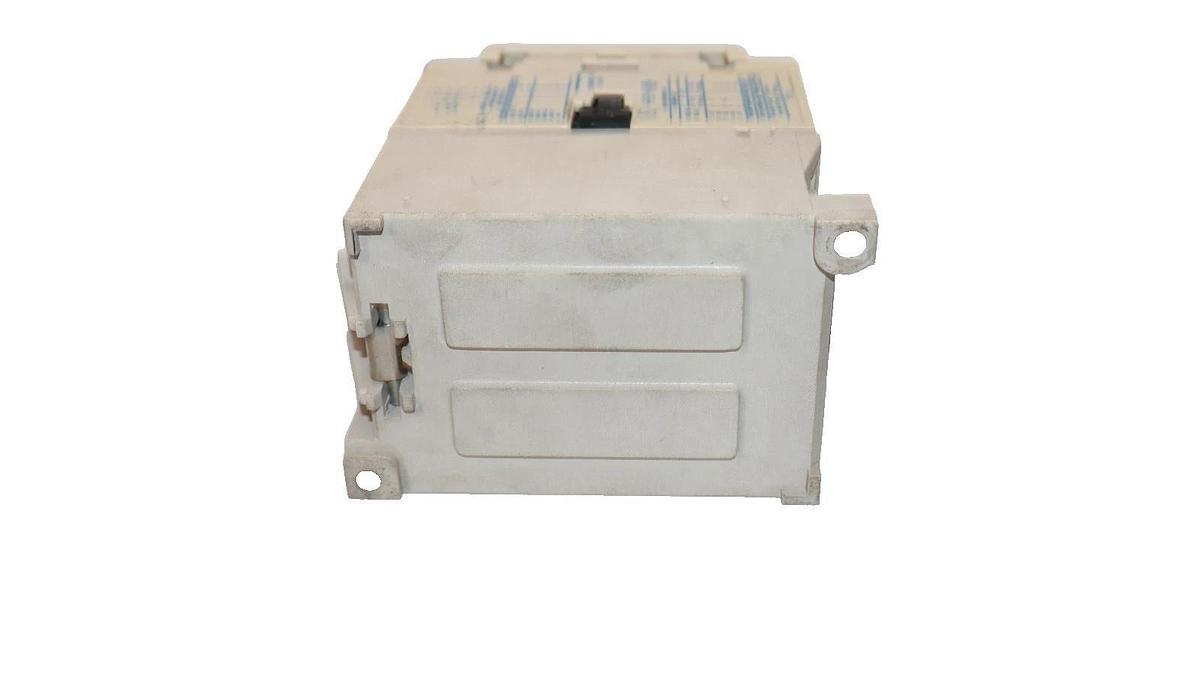 Cutler-Hammer Eaton Contactor CE15HN3 600V 60A 44 Amp 120v Coil 9-2703-1