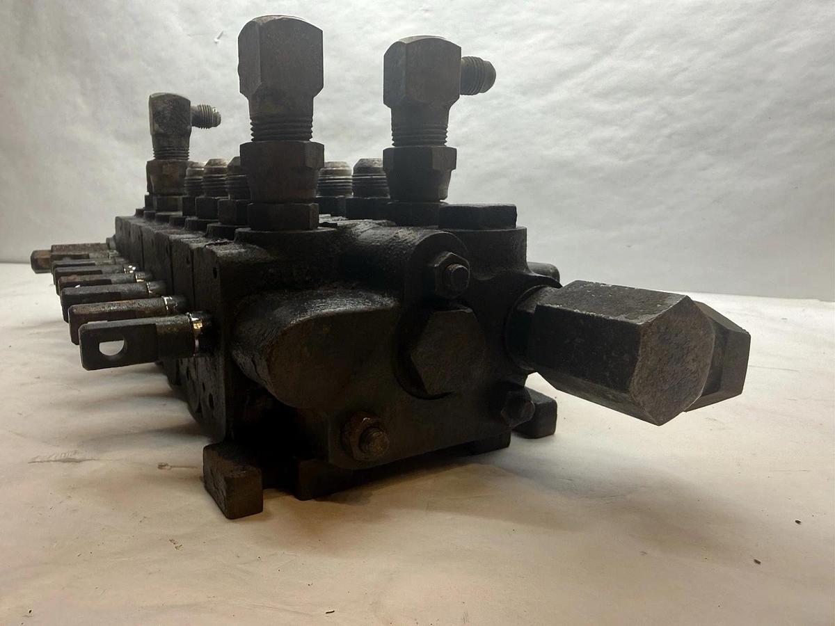 Used Racine C 88 0986 855 006 Challenger Wrecker Hydraulic Valve Block 7 spool Valve