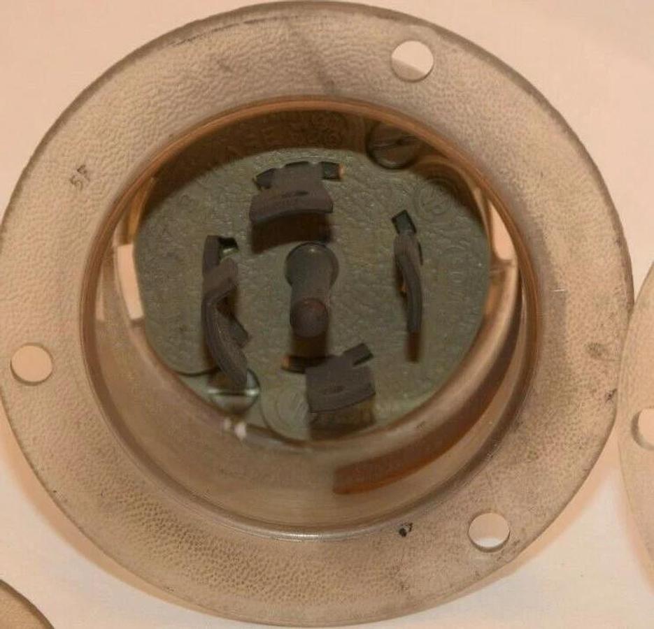 (NEW, 5) GE GENERAL ELECTRIC L22 30A 277/480V 3 Phase Flush Mount Locking Plug