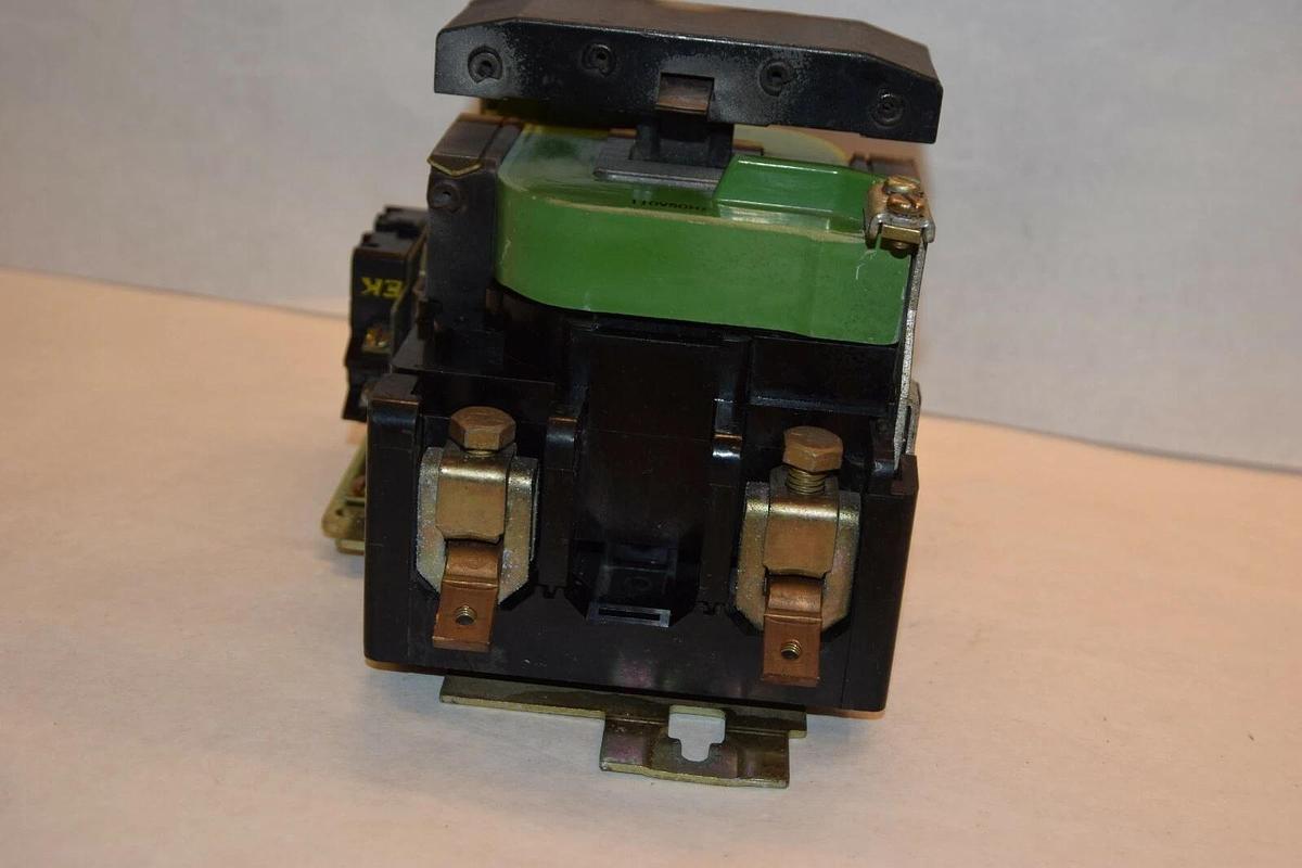 General Electric Size 3 Contactor  110v coil 55501463G7  sz3