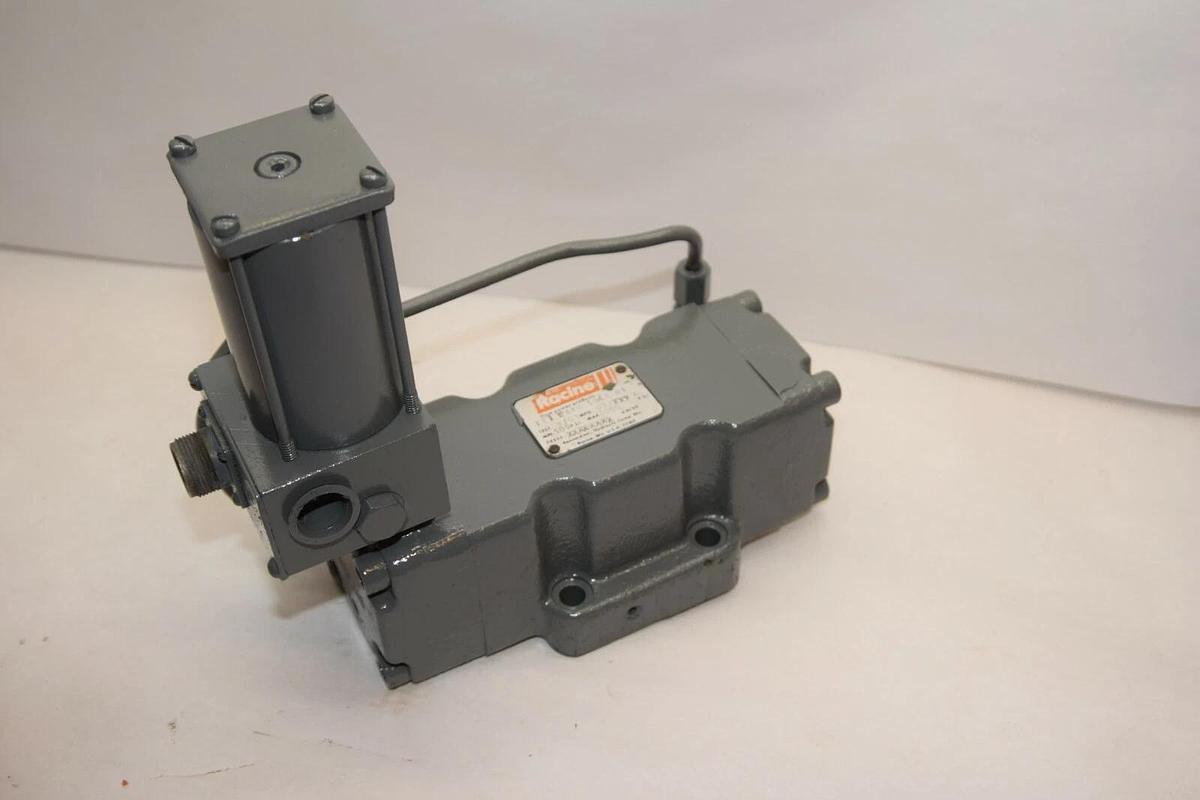 Used Racine FE1-EAAH-S06S-04 3000PSI Pressure Electrical servo Valve FE1 EAAH S06S 04