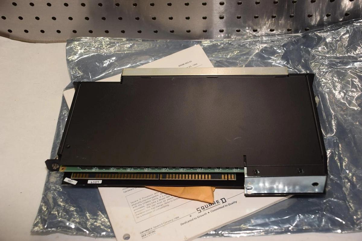 Square D SY/MAX Processor CLASS 8020 SCP-423 SER B4 REV 1.10 Model 400  (NEW)