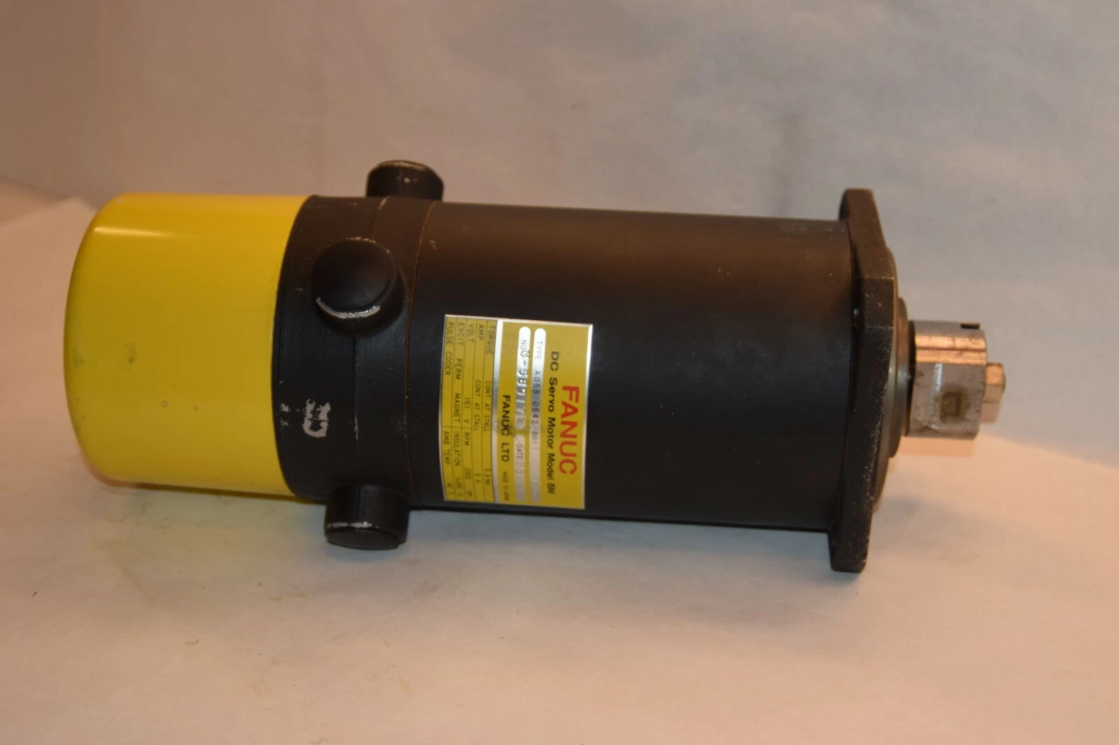Used FANUC DC Servo Motor 5M A06B-0642-B011 2000N 151V