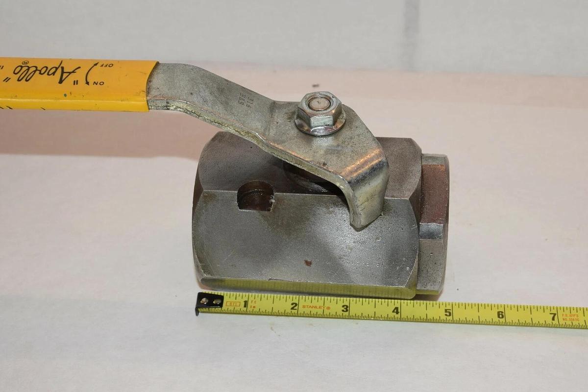 Used APOLLO CII 1-1/4" 3000 WOG STAINLESS STEEL BALL VALVE