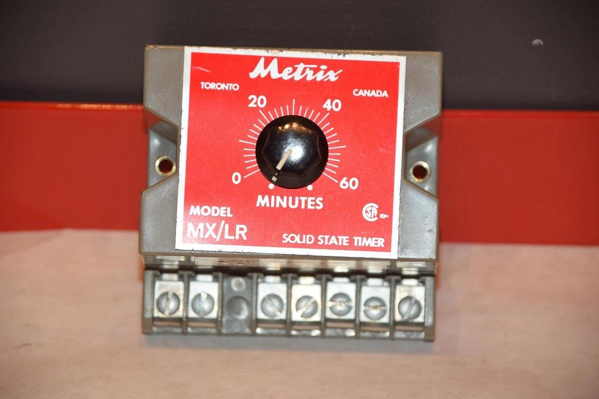 Used METRIX MX/LR MX/LR-A-60M-A-Y .6-60 MINUTES 115V 60Hz SOLID STATE TIMER
