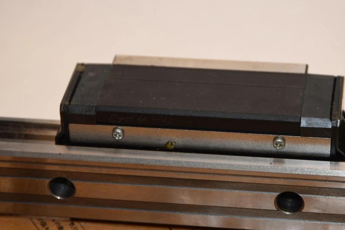 (NEW) THK HSR30R2ZZ+360L-II 360mm Length 30mm Bar Width Linear Guide