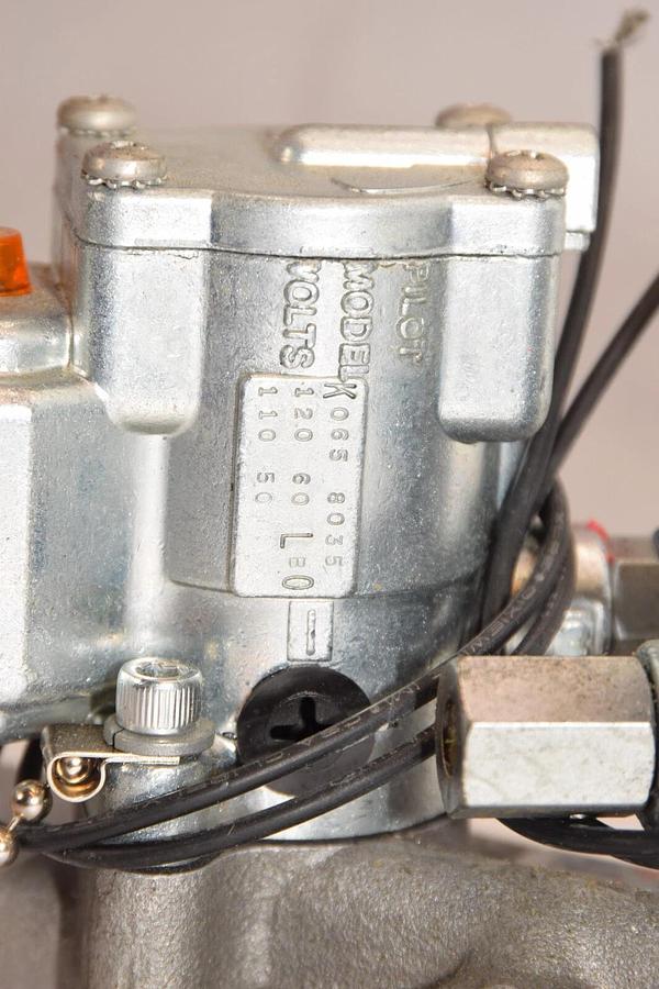 (NEW) SCHRADER BELLOWS Valve L6953821153 110-120v 12w max press 140