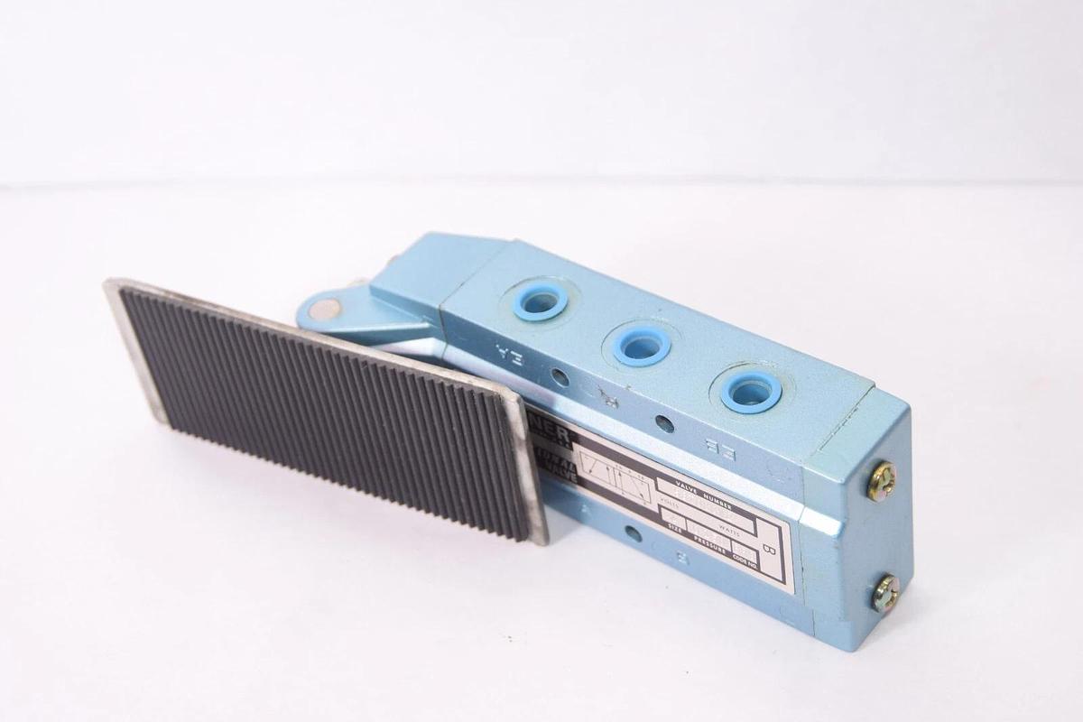 (NEW) SKINNER S3T0CCX2 1/4" Directional Control Valve Pneumatic Air Foot Pedal