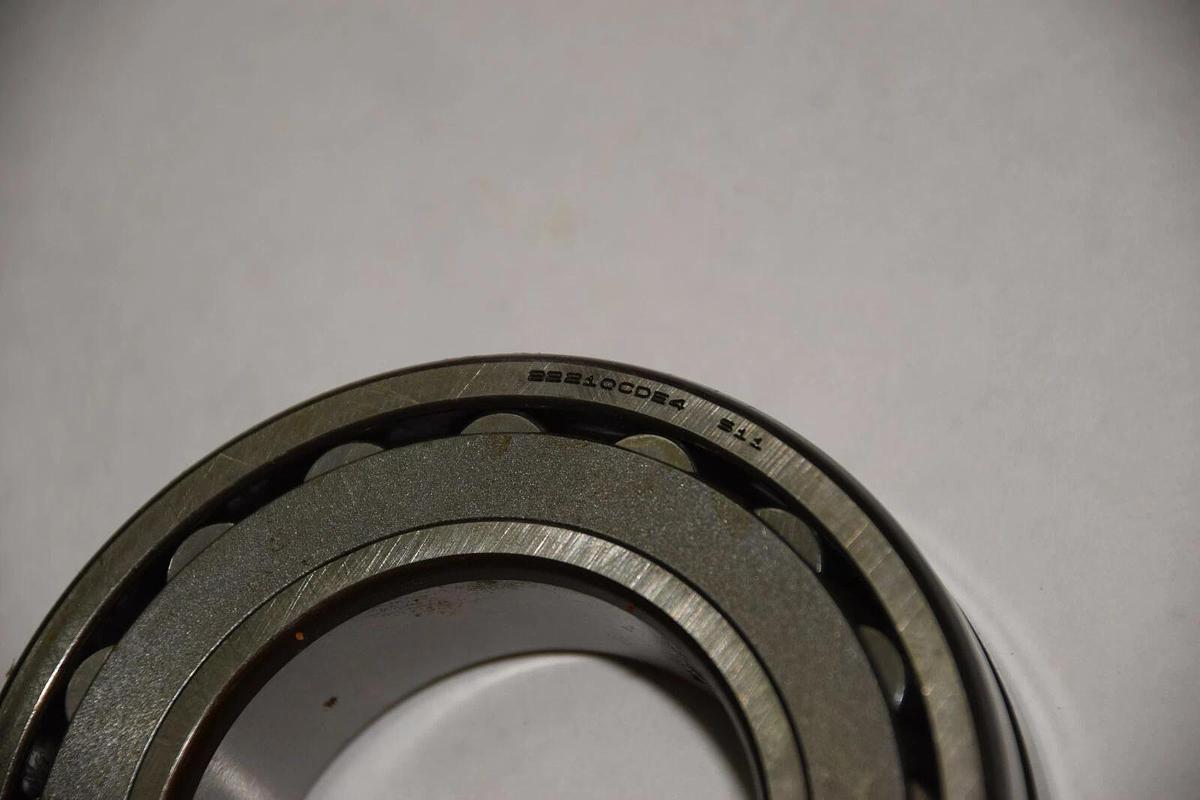 SKF 22210CDE4 S11 22210CD S11A 22210CDE4/S11 SPHERICAL ROLLER BEARING NEW
