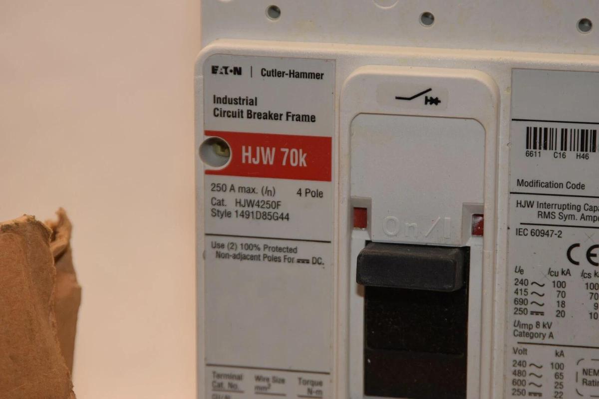 (NEW) EATON CUTLER HAMMER HJW4160V HJW4250F HJW70K 4P 160A Amp Circuit Breaker