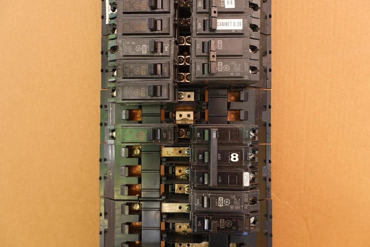 Used General Electric GE 225Amp 3Ph Main Lug Panelboard Back Plate Panel Interior