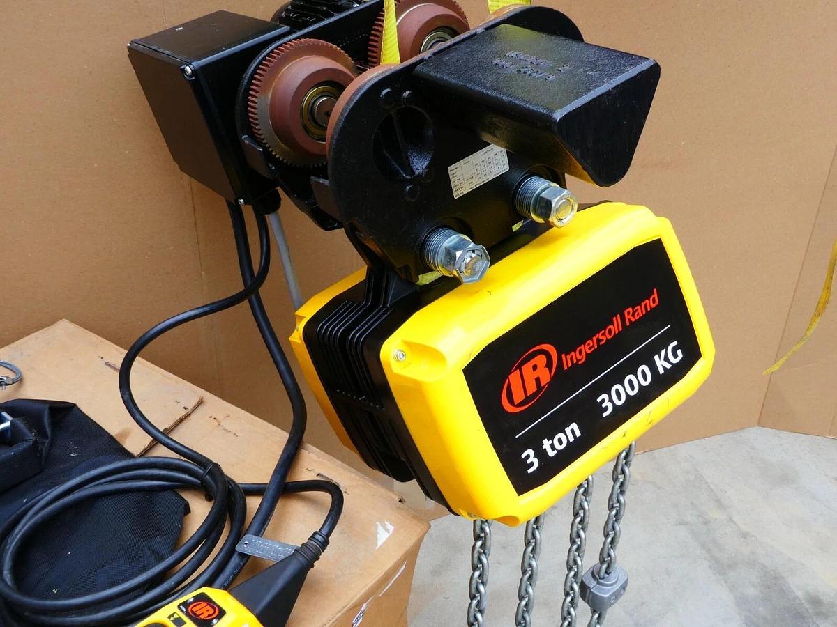 Ingersoll Rand 3 Ton IR Quantum Electric Hoist 25 Ft. Chain QCH200-2ND300 (New)
