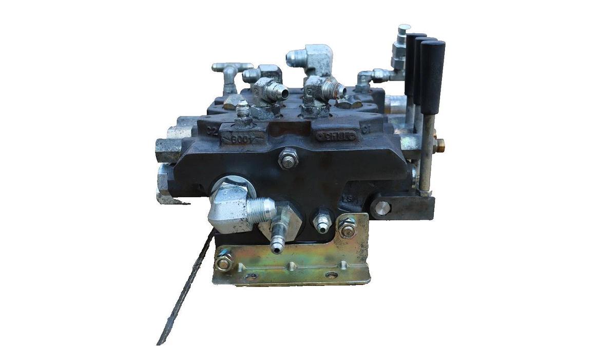 Used Altec DB5195.800 Hydraulic Valve Block 3 spool 3 spool Valve Manual Operated