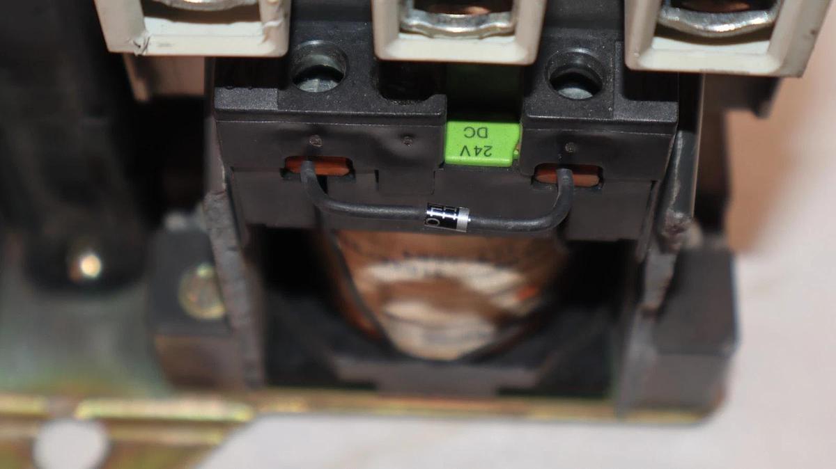 Used Siemens Reversing Starter Contactor CRL0F4622  24vdc Coil (Damaged)