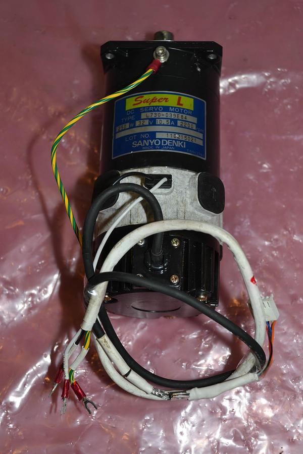 Used SUPER L DC SERVO MOTOR L730-039E84 L730 039E84 L730039E84 32 V 10.5A 10.5 A AMPS