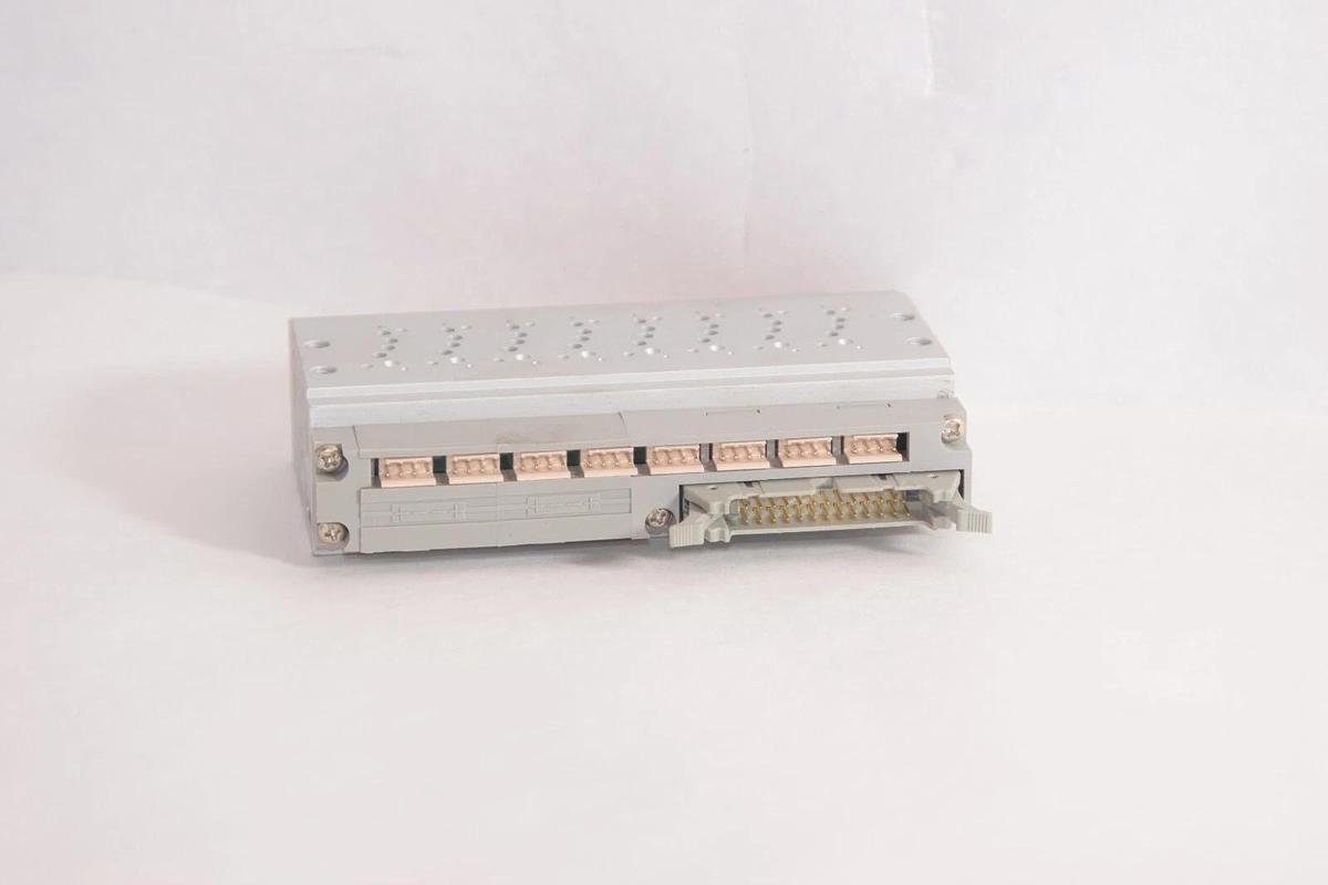 (NEW) SMC SS5Y3-42P-08-N3T Bar Stock Manifold