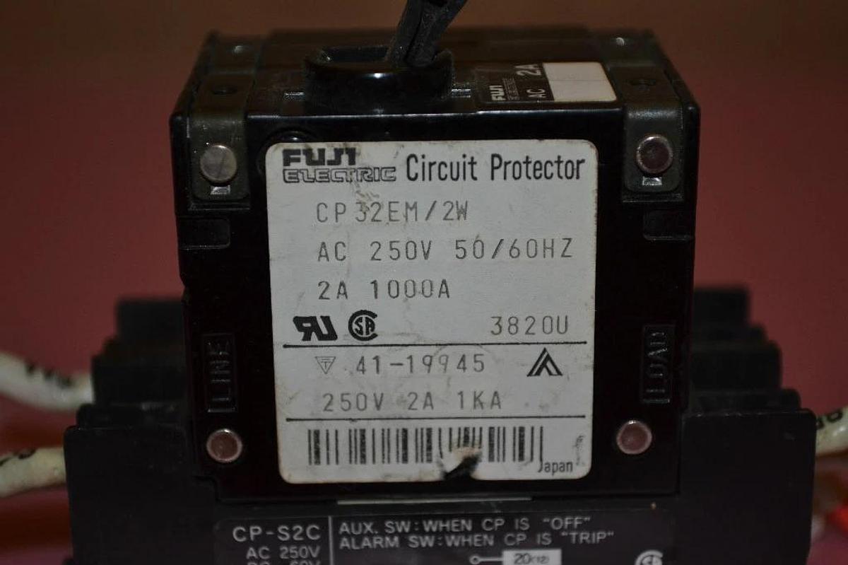 Used FUJI ELECTRIC BREAKER CP32EM/2W CP32EM2W CP32EM 2W