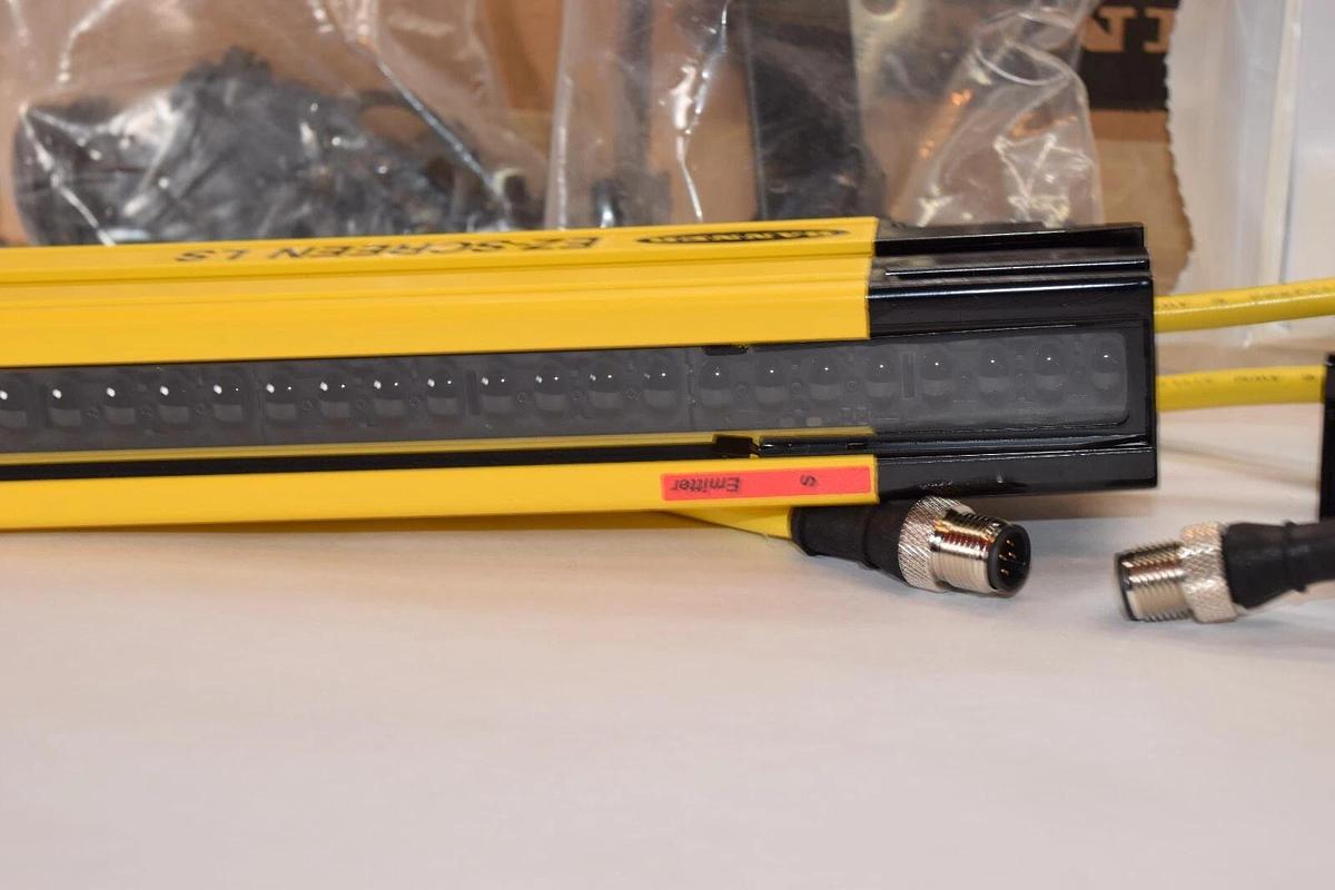 (NEW) BANNER SLLCP23-280P88 , 89689 Emitter/Receiver EZ Screen Light Curtain