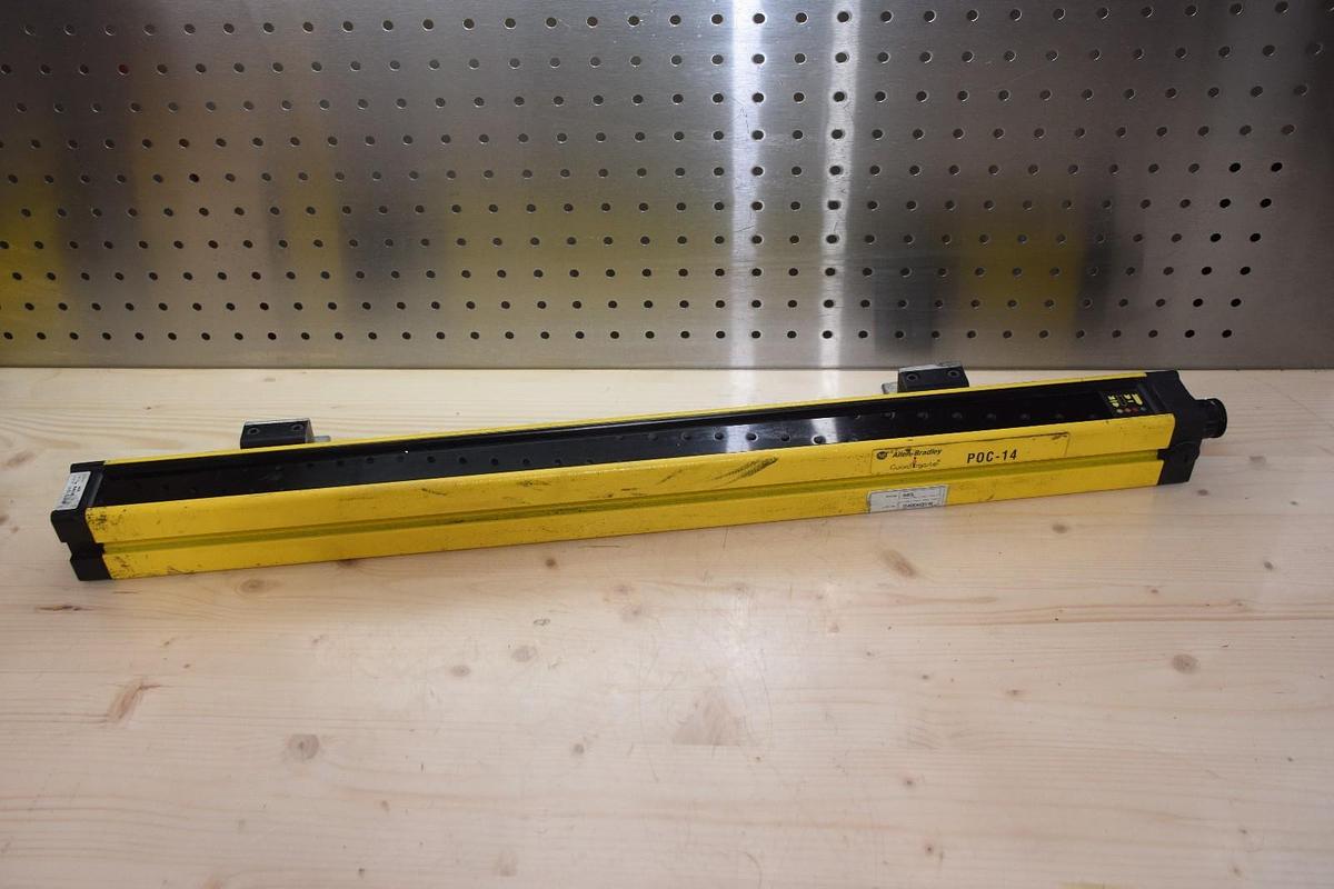 Used ALLEN BRADLEY GUARDMASTER 440L R4B0600-N TYPE 4 14mm SAFETY LIGHT CURTAIN