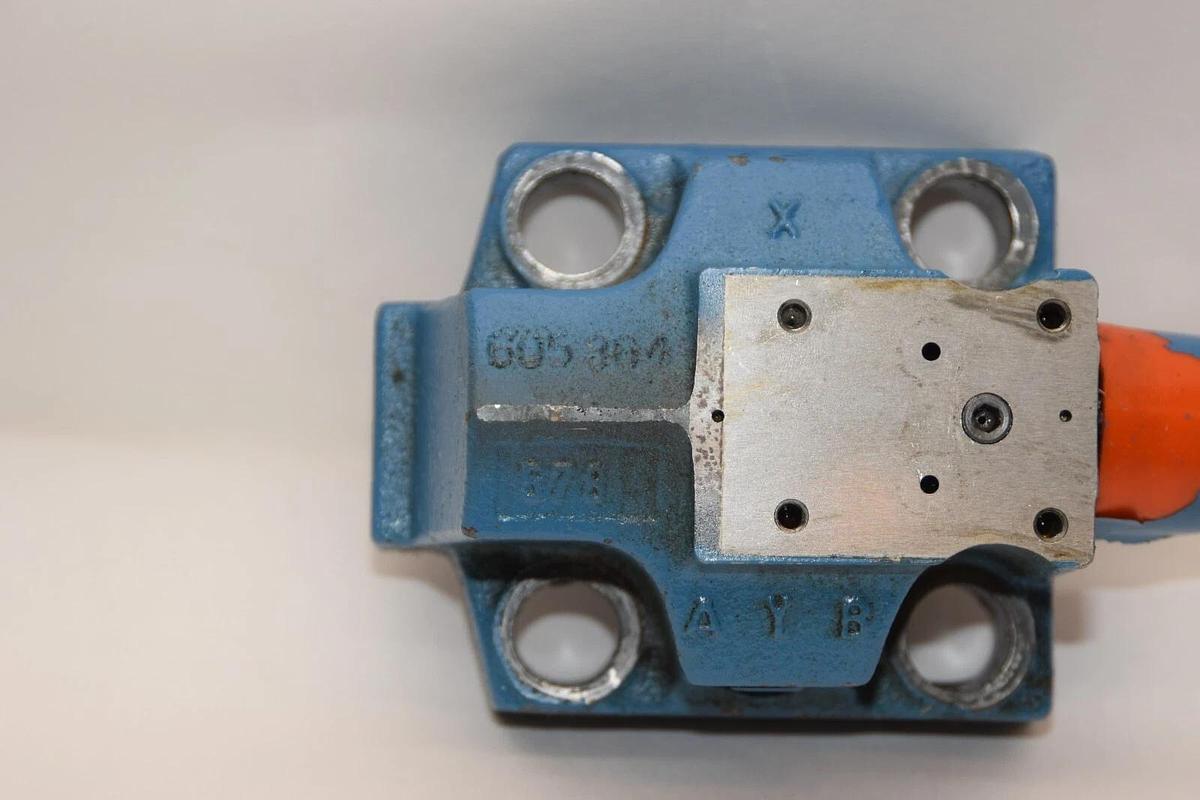 Used BOSCH / REXROTH 605-364 605364 578 Valve Block