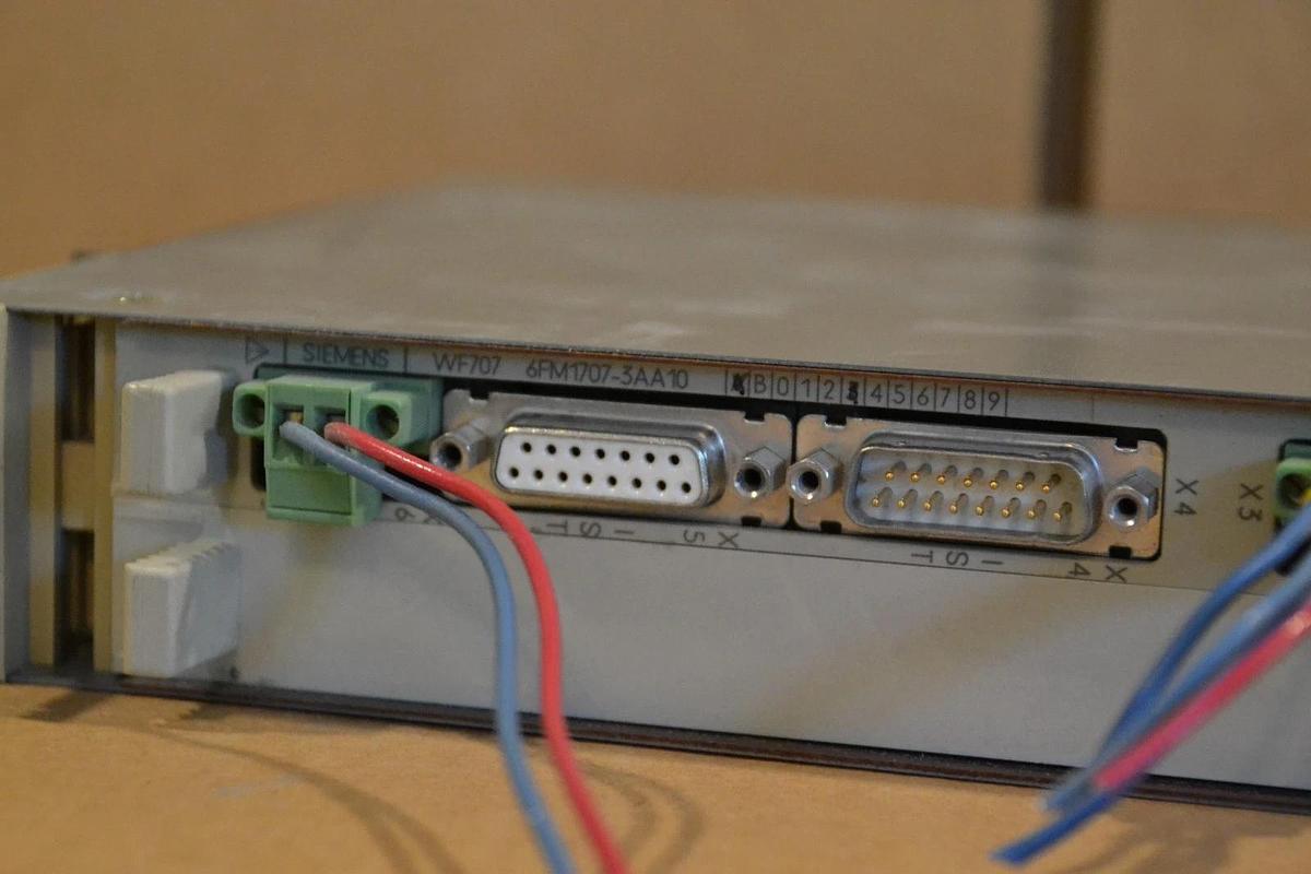 Used Siemens WF707 6FM1707-3AA10 Cam Controller Module in 6ES5 491-0LB11 Case
