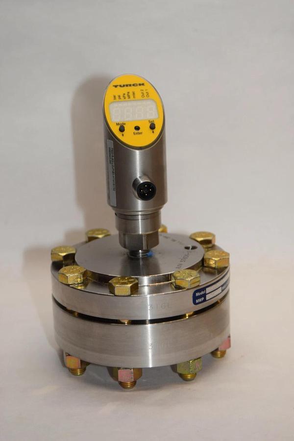 NEW- TURCK PS001R-303-LI2UPN8X-H1141/S1753 M6833403-000 200mA Pressure Sensor