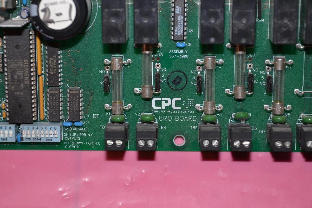 Used CPC COMPUTER PROCESS CONTROLS 8RO BOARD VERSION 2.1 230-3000 250 VOLT 250V