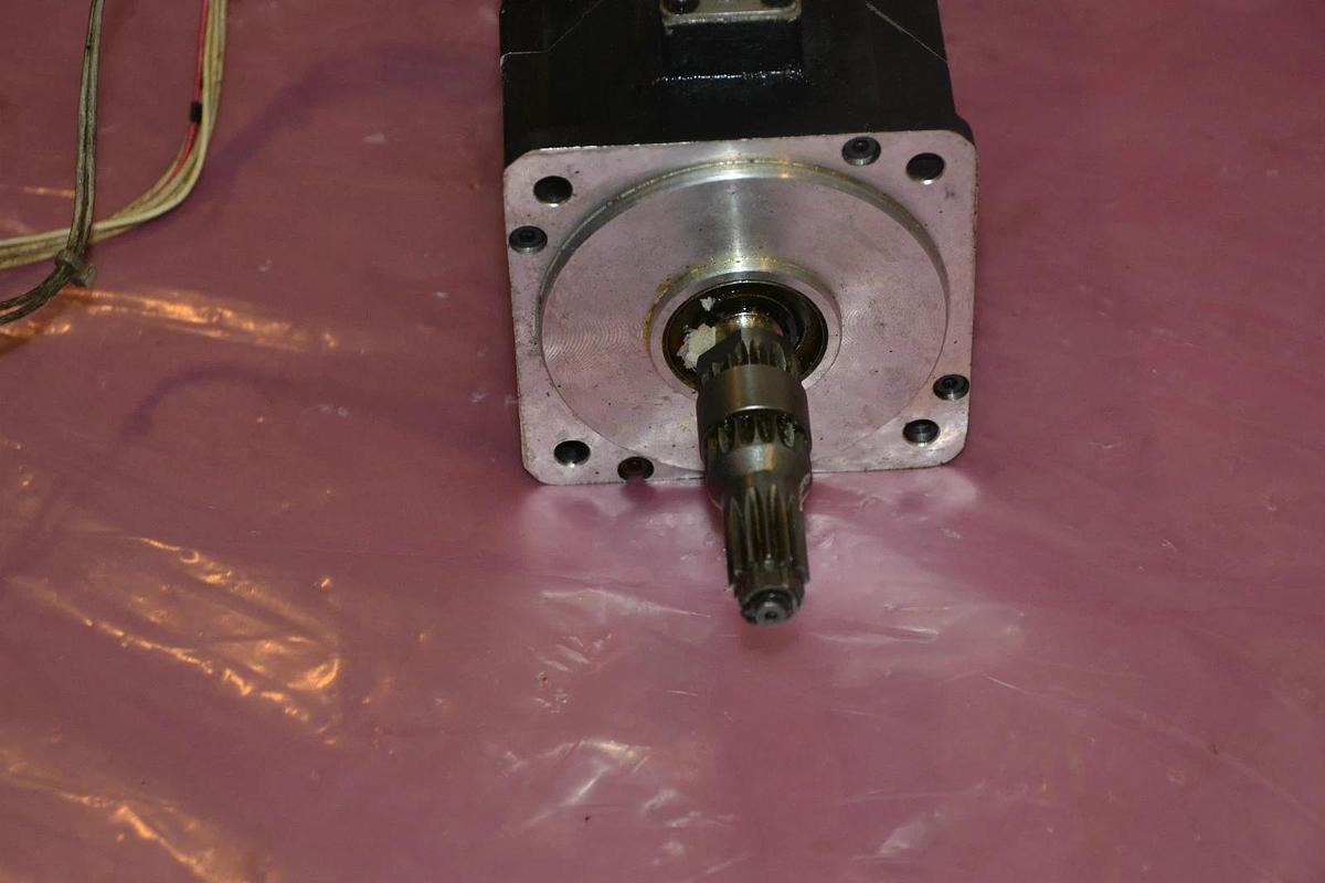 Used Fanuc AC Servo Motor 1-0 A06B-0522-B351 PULSE CODER A-902453 3ph 90v 2.9a